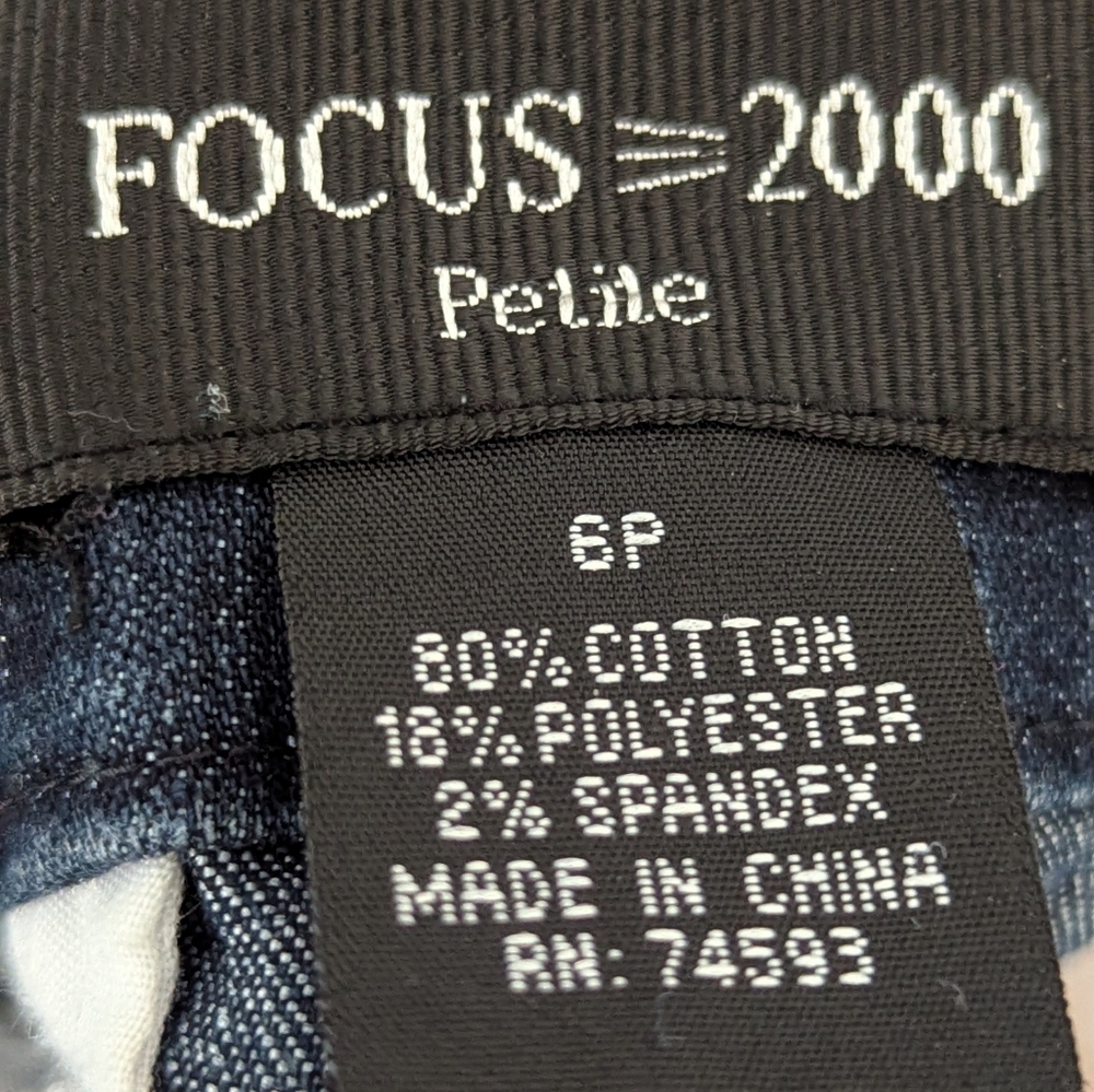 Focus 2000 petite Jeans. Size: 6P - Picture 9 of 9